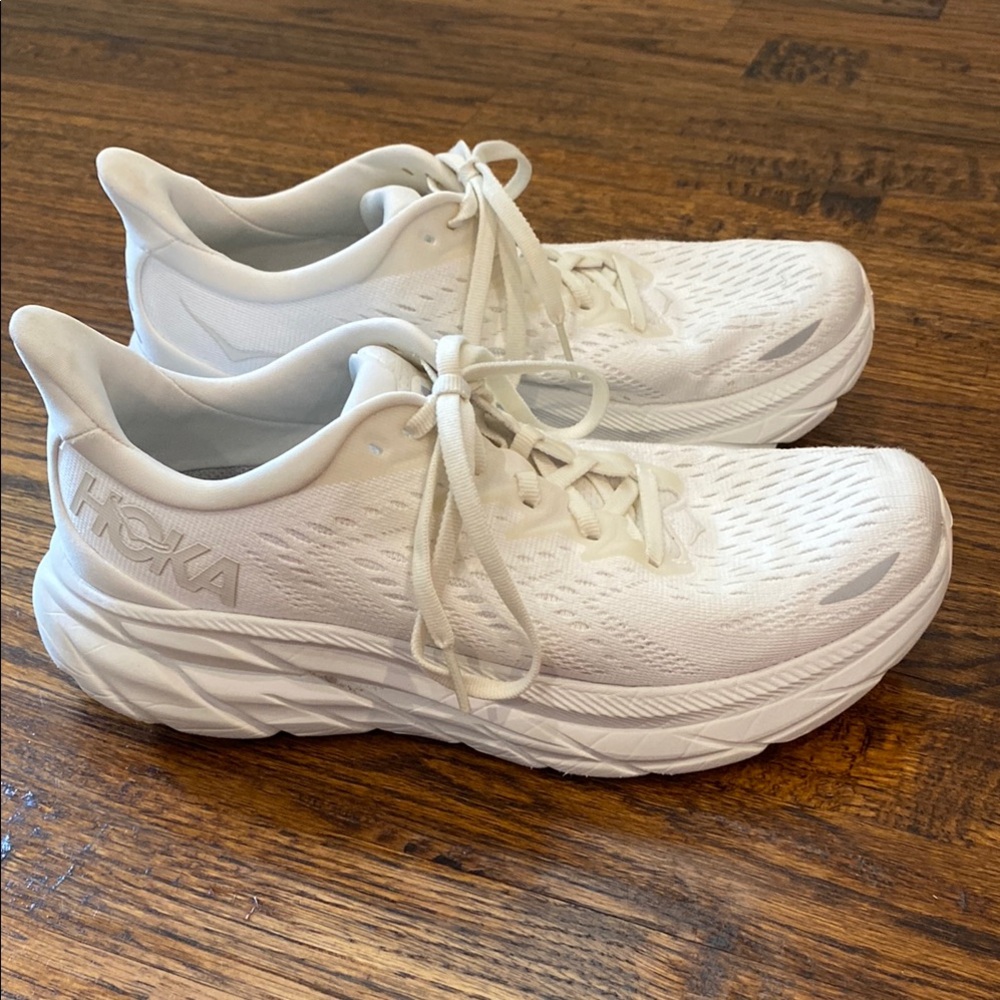 Hoka Women's Clifton 8 B White Tennis Shoes